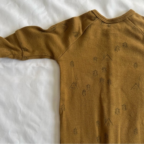 Rylee + Cru Long John Snap Pajamas in Tan Tree Print in Size 0-3 Months - Picture 10 of 15